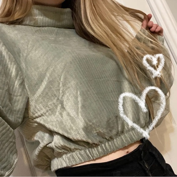 💖 Soft Velvety Turtleneck - Picture 2 of 4